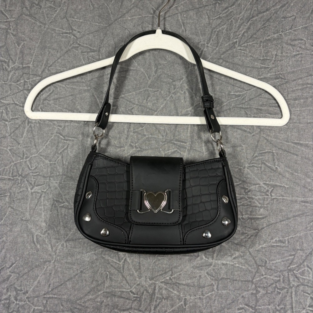 Y2K Black Croc Embossed Shoulder Bag – Silver Heart Studs & Metal Heart Buckle